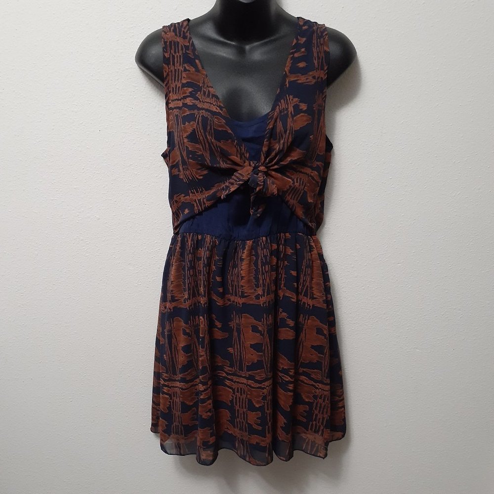 Peppermint tie front dress size large blue brown